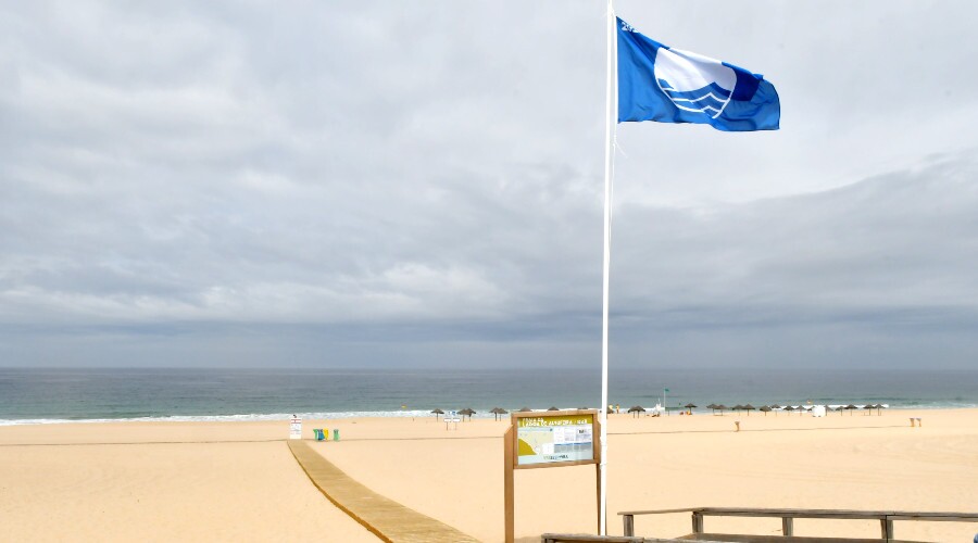 Praias de Sesimbra vão hastear Bandeira Azul em 2024